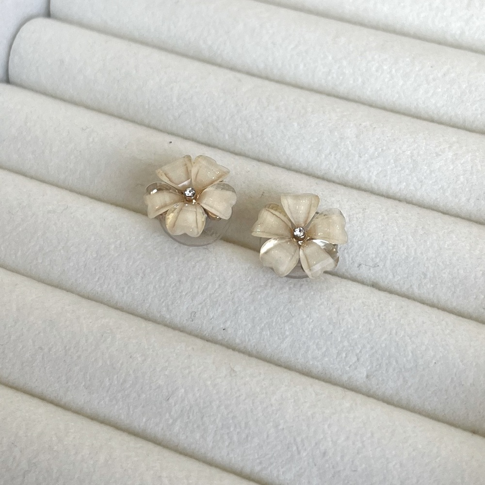 Elegant Floral Stud Earrings